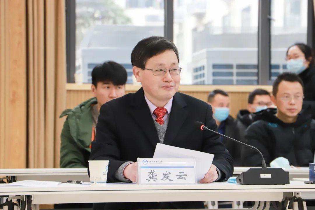 2025新澳门与香港精准免费提供,词语释义、解释与落实